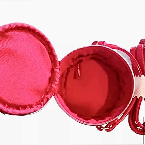 MARC JACOB RED PATENT SLING BAG - Picture 3 of 5